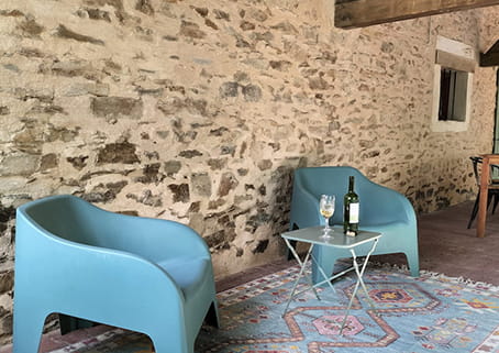 Domaine-Pouzoult-gite-veranda